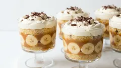 Banoffee trifle på 5 minuter – lyxig dessert i glas med banan och kola