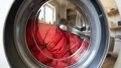 Vattenvård: Så tvättar du en dunjacka på rätt sätt – expertutlåtanden