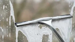 Jag har tvättat fönster på fel sätt i 10 år: ett proffsigt och ränderfritt sätt